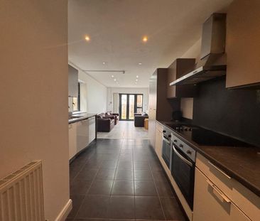 1 bedroom in a house share to rent - Photo 2