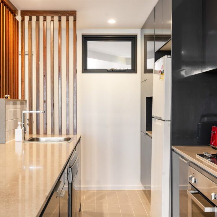 Modern stylish 2 bedrooms 2bathrooms apartment situated in Dutton Park - Photo 1