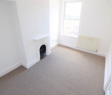 To Let 3 Bed Mid Terraced House - Photo 3