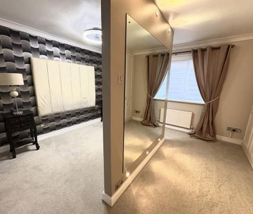 4 bedroom detached house to rent - Photo 3