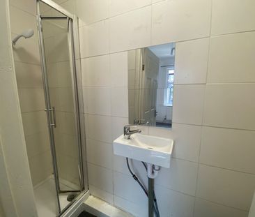 Room in a Shared House, Sweet Briar Walk, N18 - Photo 4