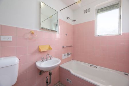 Bright & Well presented Unit in the Heart of Epping - Photo 4