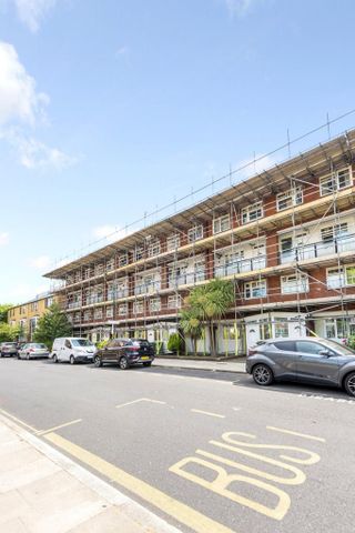 3 bedroom flat to rent - Photo 4