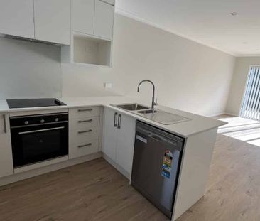 3 Bedroom 2 Bathroom - Photo 1