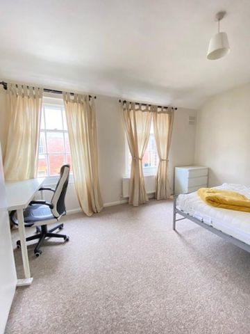 4 bedroom terraced house to rent - Photo 4