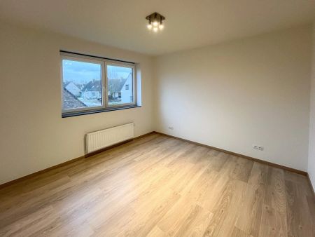 Ruime energiezuinige nieuwbouwwoning (type halfopen) (2024) met carport op 247m² gelegen te Houthulst. - Photo 5