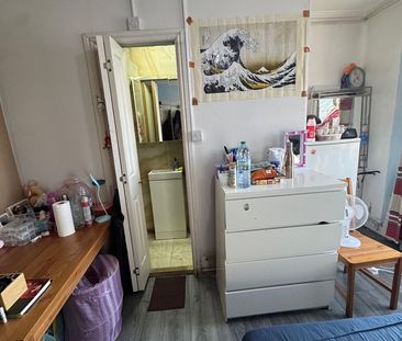 Room in a Shared House, Windmill Road, LU1 - Photo 3