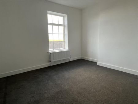 Carlton, Wood Lane, S71, Barnsley - Photo 3