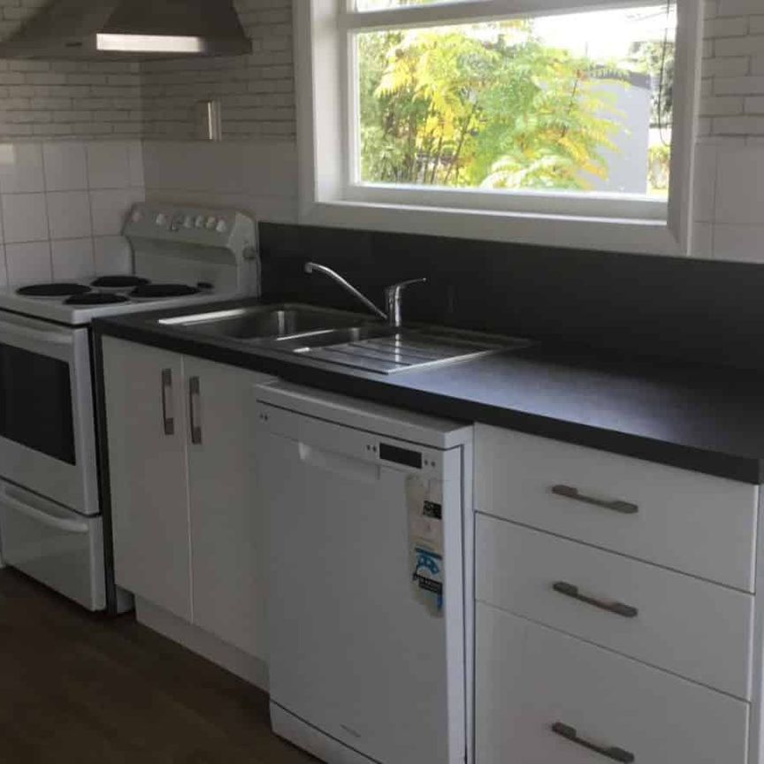 Tidy family home - Photo 1