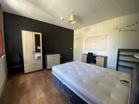 4 Bed - Flat 2, 84 Westcotes Drive, Leicester, - Photo 5