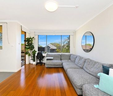 MODERN TWO BEDROOM APARTMENT - Photo 1