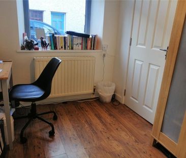 4 bedroom end of terrace house to rent - Photo 5