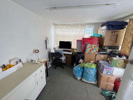 Close to Westfield mall & within good school zones - Photo 5