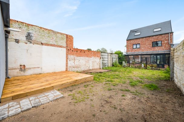 Uitstekend gelegen, gerenoveerde woning in De Klinge - Photo 1