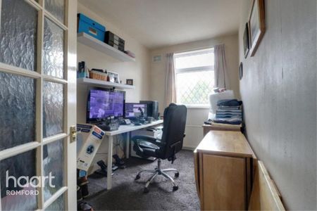 2 bedroom maisonette to rent - Photo 2