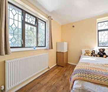 Hillside, Woking, Surrey, GU22 - Photo 3