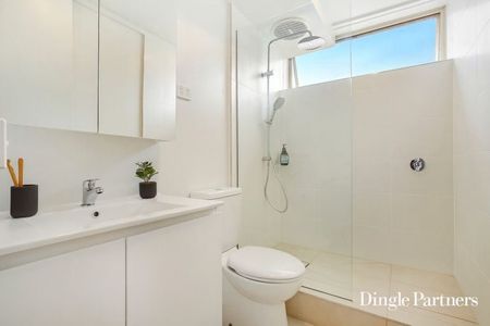 Spacious Two Bedroom Apartment - Photo 5