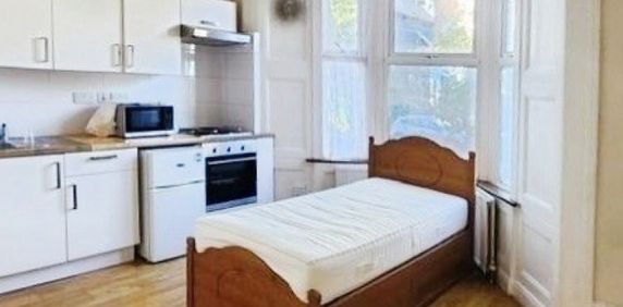 1 bedroom Flat To Let - Photo 2