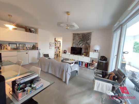 Location Appartement 4 pièces 77m² MARSEILLE 8ème - Photo 1