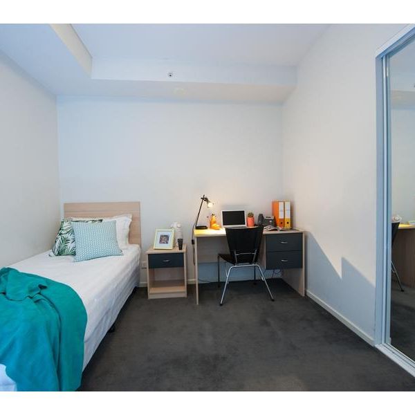 Melbourne | Student Living on Lonsdale | 2 Bedroom Apartment – Small Low Level - Photo 1