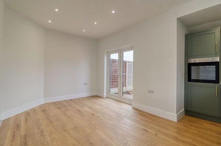 3 bedroom semi-detached house to rent - Photo 3