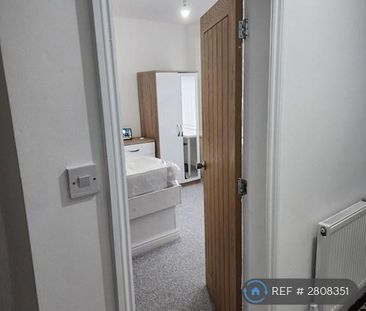 4 bedroom terraced house to rent - Photo 4