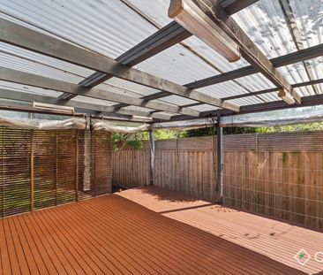 Beautifully Renovated Three Bedroom Charmer - Photo 5