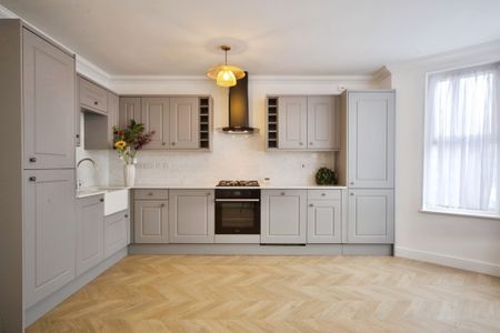 Beautiful 2 Bedroom Flat To Let In Enfield - Photo 3