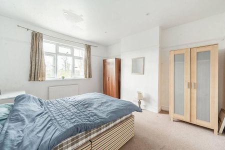 4 bedroom semi-detached house to rent - Photo 4