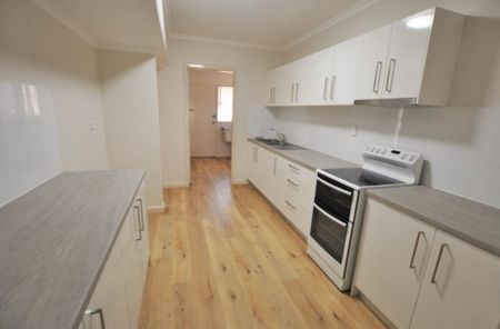 TERRIFIC TOWNHOUSE - 4x1 Renovated + Low Maintenance Yard - Photo 2