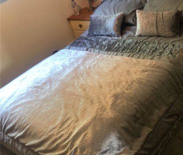 Well presented 1 bedroom unfurnished apartment in the popular resid... - Photo 2