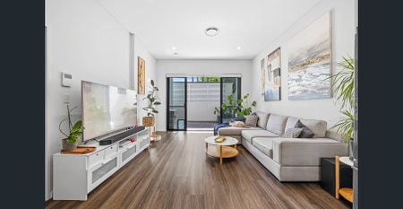 Stylish Two-Bedroom Apartment in a Prime Location - Photo 4