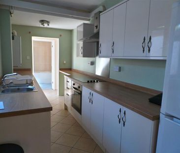 3 bedroom terraced house to rent - Photo 6