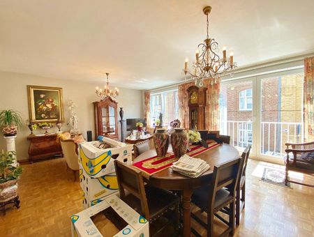 Ruim lichtrijk appartement met 3 slaapkamers, terras en garagebox - Photo 2