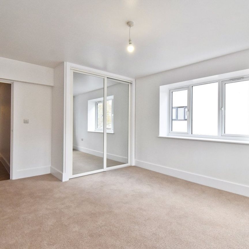 Araby Corner, Shepperton, TW17 - Photo 1