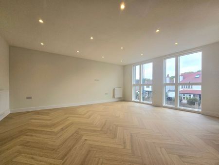 2 Bedroom Apartment, Norbury Avenue, London - Photo 2