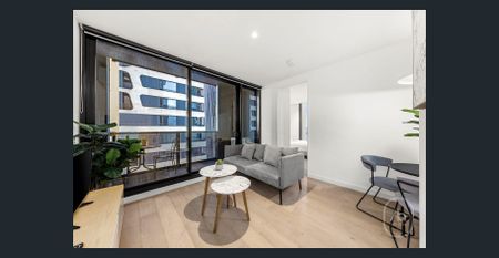 Furnished One-Bedroom Apartment in the Iconic Empire Building - Photo 3