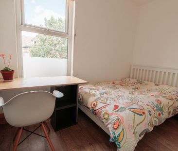 4 bedroom terraced house to rent - Photo 5