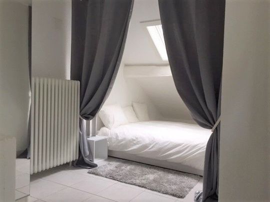 Charming and ideally located in the old town - Photo 1