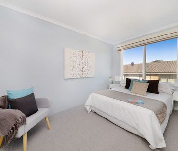 Quiet Sunny 3-Bedroom Apartment with Lock-Up Garage - Photo 3