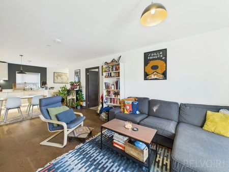 Flat to rent on - Photo 2