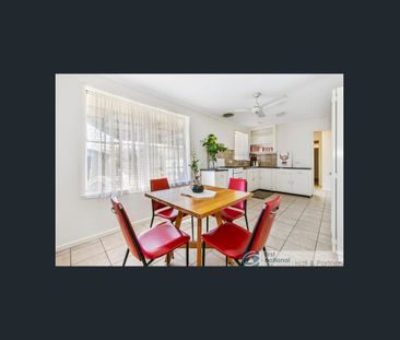 THIS BEAUTIFUL THREE BEDROOM FAMILY HOME - Photo 2