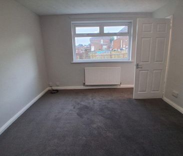 2 bedroom semi-detached house to rent - Photo 4