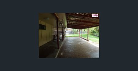 SPACIOUS FAMILY HOME IN PRIME MOUNT PLEASANT LOCATION - Photo 4