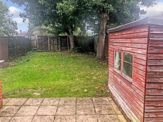 3 bedroom end of terrace house to rent - Photo 1