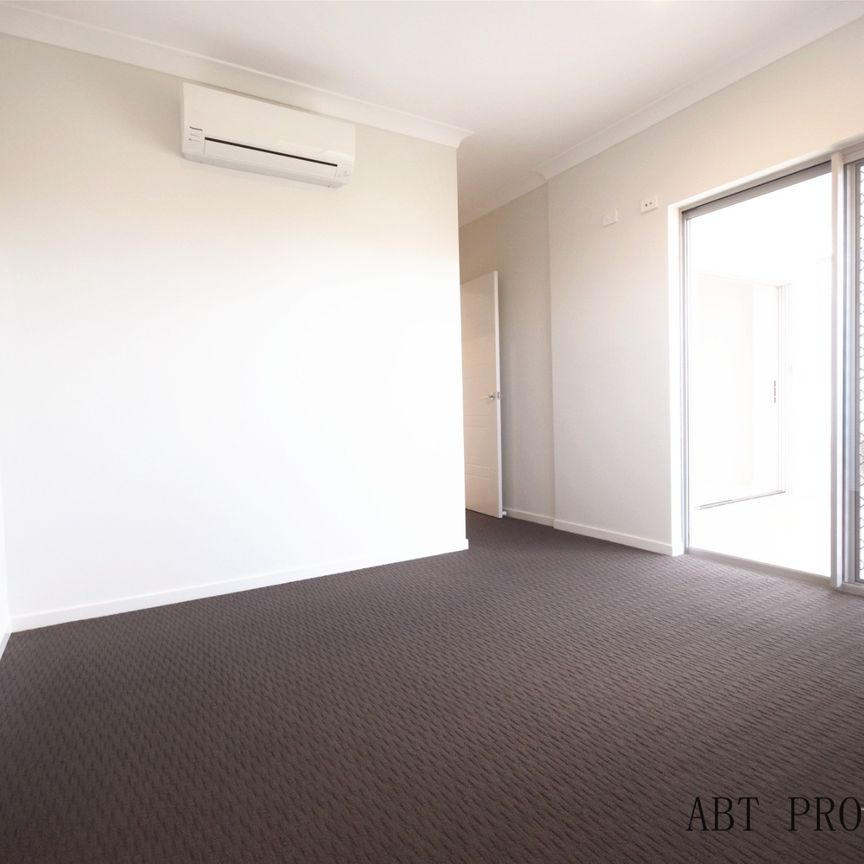 Come home to something special at this top floor apartment. Walk to transport, shops and park. - Photo 1