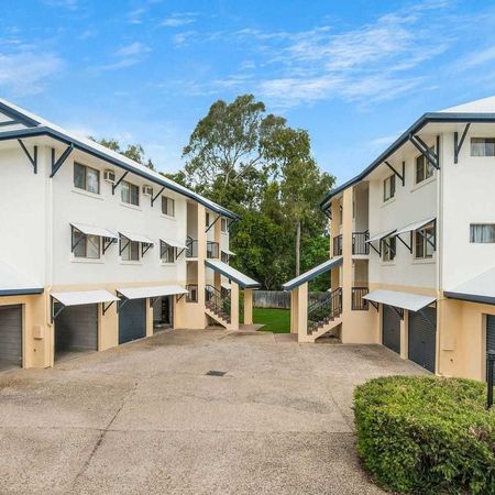 Spacious unit in great location - Photo 3