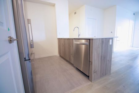 For Lease - 15 Watergarden Drive Unit# 1105, Mississauga, Ontario - Photo 4