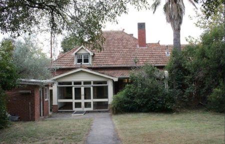 Surrey Hills - Photo 3