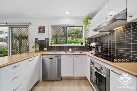 WALKING DISTANCE TO GARDEN CITY, LUXURY TOWNHOUSE FOR RENT, AIRCON AVAILABLE - Photo 4